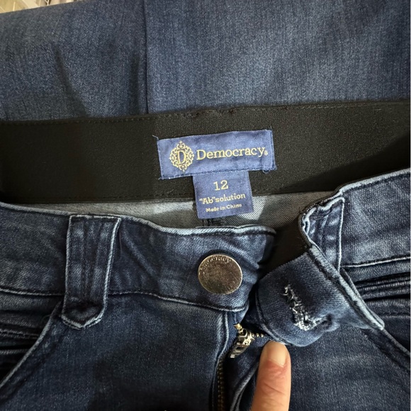 Democracy Luxe “Ab”Solution Booty Lift Jeggings - Picture 5 of 8